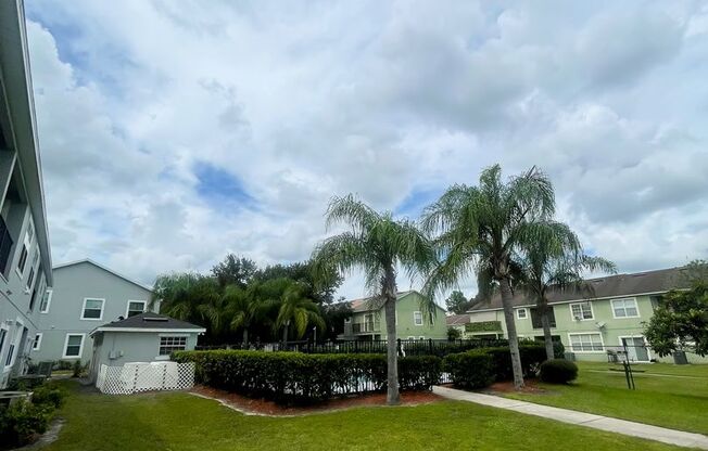 Beautiful Townhouse 3Beds / 2 and Half Bath