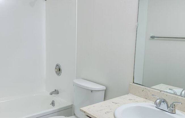 2 beds, 1 bath, 756 sqft, $1,595, Unit 80