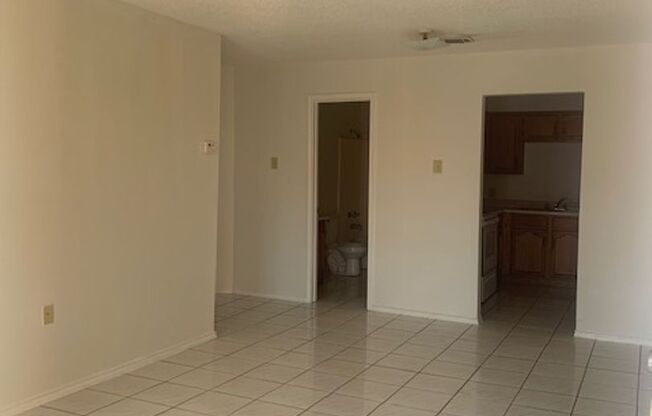 2 beds, 1 bath, 890 sqft, $995, Unit Ronbel Guerrero 2