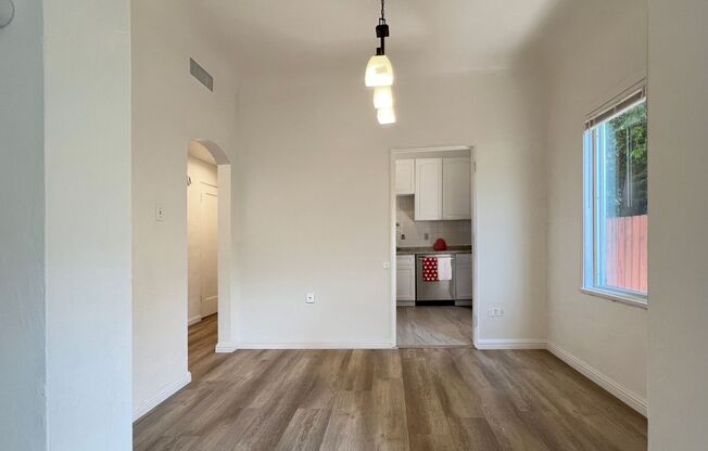 2 beds, 1 bath, 878 sqft, $2,695, Unit #08