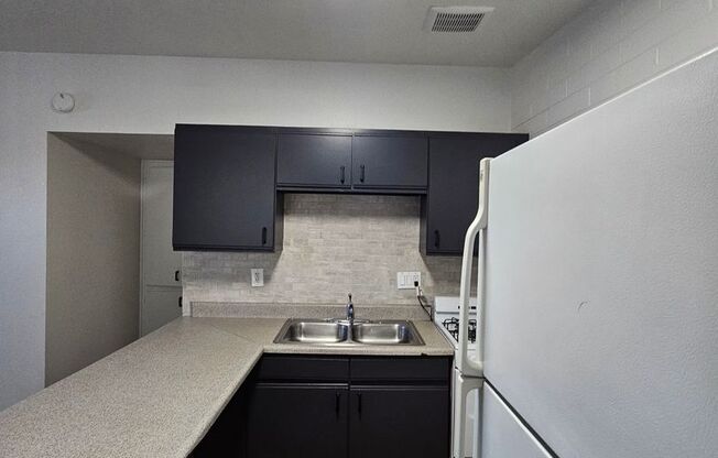 Studio, 1 bath, 320 sqft, $995, Unit 3