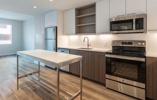 1 bed, 1 bath, 650 sqft, $3,615, Unit 522