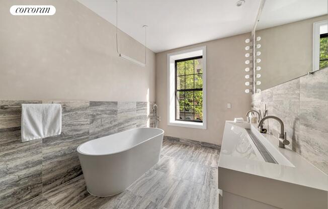 158 W 136 ST