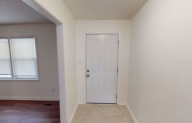 3 Bedroom with 2 Living Rooms & finished bonus room near Fort Liberty