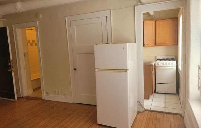 Studio, 1 bath, $795, Unit 106