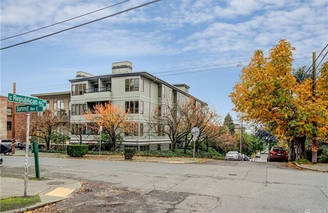 Remodeled 2 Bed 1.75 Bath Condo in Capitol Hill