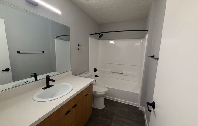 2 beds, 1 bath, 790 sqft, $2,445, Unit L201