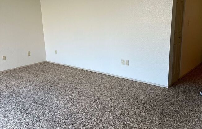1 bed, 1 bath, 660 sqft, $1,050, Unit 03