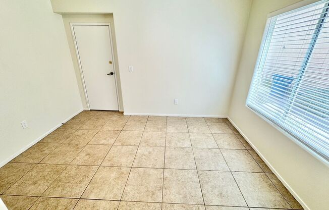 BEAUTIFULLY UPDATED SOUTHWEST LAS VEGAS TOWNHOME WITH NEW KITCHEN AND FLOORING