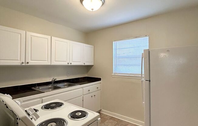 2 beds, 1 bath, $950, Unit SC541