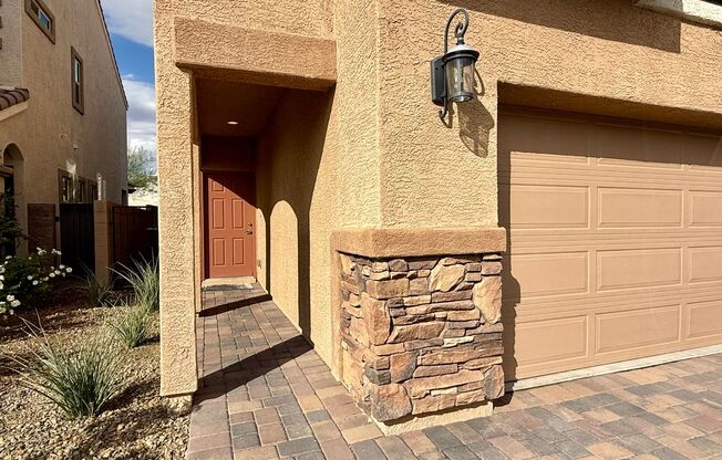 4 BED, 2.5 BATH, 2 CAR-GARAGE, TWO-STORY, SINGLE FAMILY HOME FOR RENT w/ COMMUNITY POOL & SPA