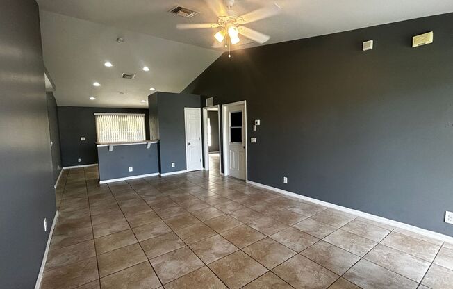 Charming 3-Bedroom Home with Screened Lanai in Lehigh Acres