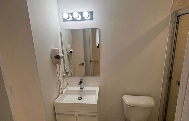 2 beds, 1 bath, 550 sqft, $1,895, Unit 821-301