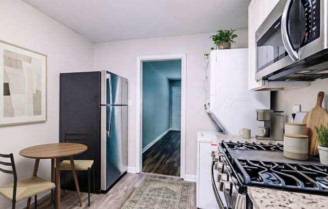 2 beds, 1 bath, 850 sqft, $1,250, Unit 00-E8