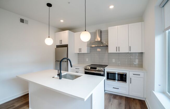 2 beds, 2 baths, 895 sqft, $1,875, Unit 201