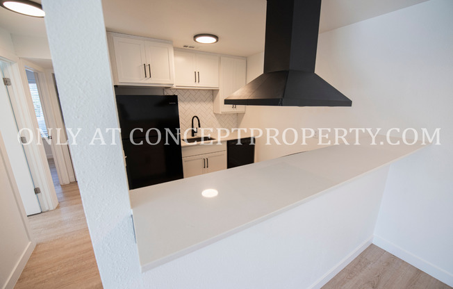 2 beds, 1 bath, 894 sqft, $1,699, Unit 05