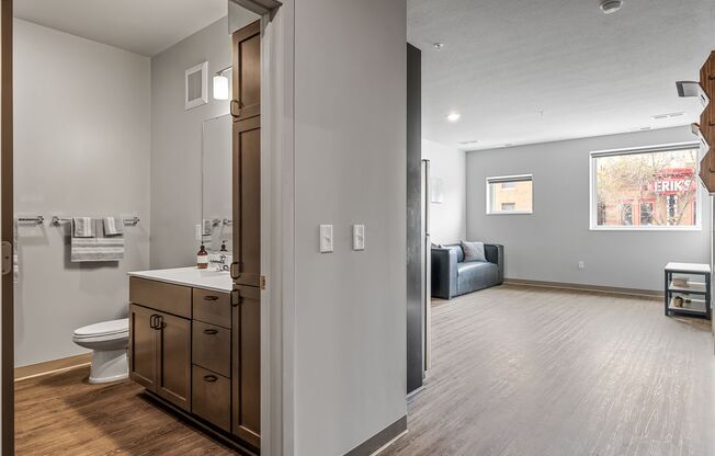 2 beds, 1 bath, 818 sqft, $2,300, Unit 212