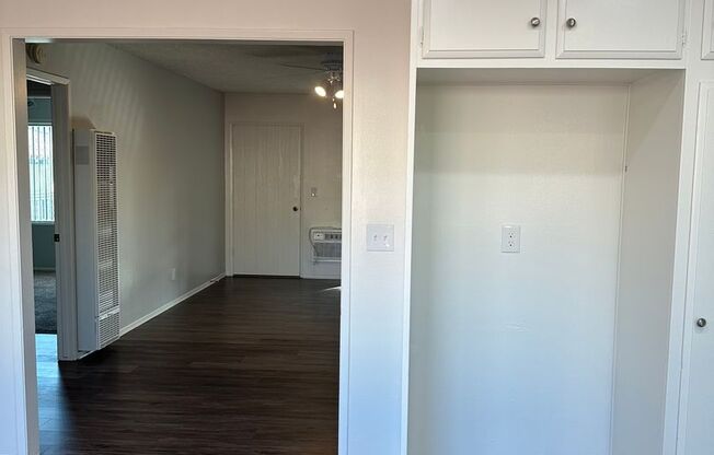 2 beds, 1 bath, 930 sqft, $2,430, Unit 38