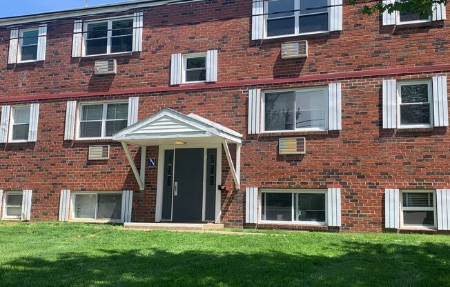 2 beds, 1 bath, 874 sqft, $1,445, Unit N-13