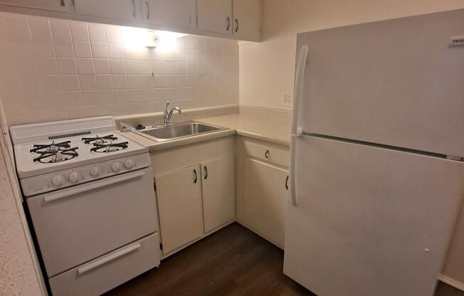 1 bed, 1 bath, 625 sqft, $840, Unit 9727E