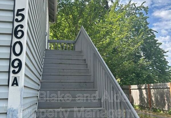5609 A SE 117 AVE