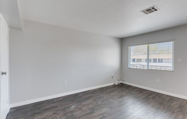 2 beds, 1 bath, 720 sqft, $1,250, Unit B-19