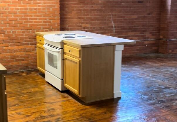 1 bed, 1 bath, 940 sqft, $1,250, Unit 301