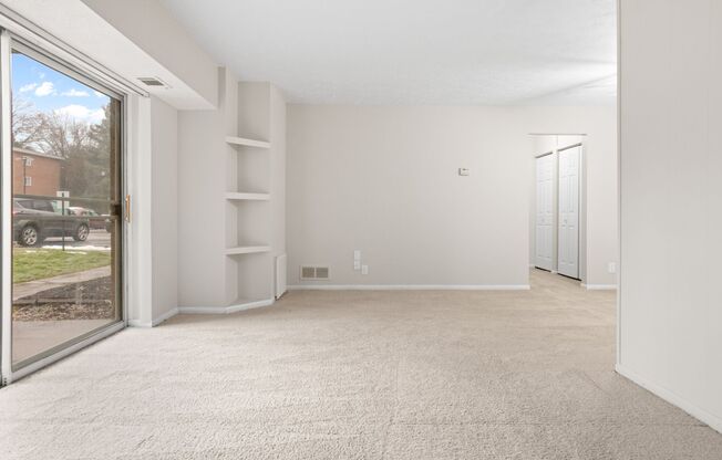 2 beds, 1 bath, 800 sqft, $1,100, Unit 379-206