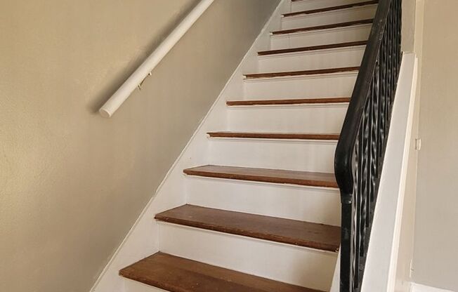 Dundee 2 Bed Townhome!