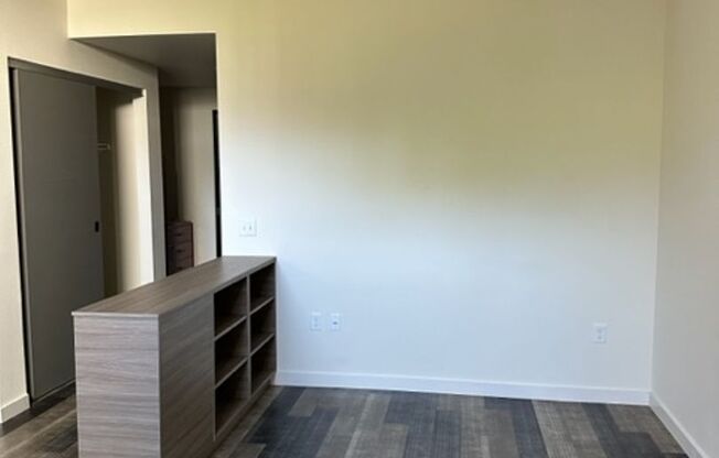 Studio, 1 bath, 432 sqft, $1,275, Unit 108