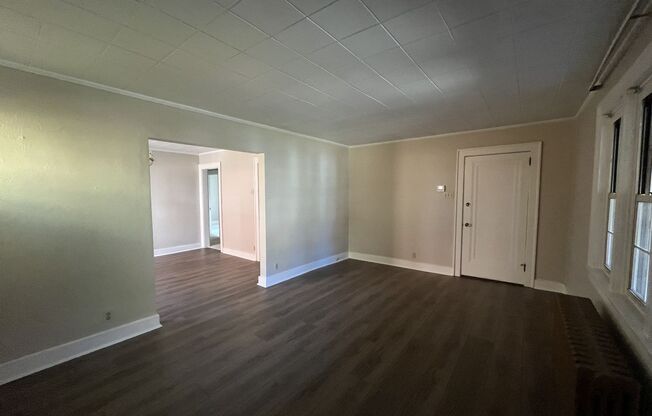 2 beds, 1 bath, $1,200, Unit 1st Floor