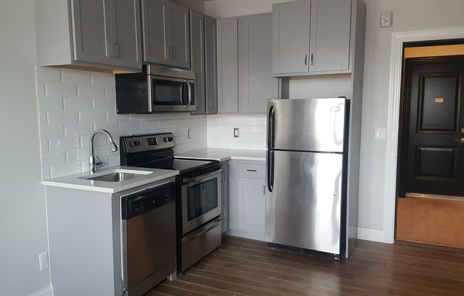 Studio, 1 bath, 340 sqft, $1,095, Unit 1-6