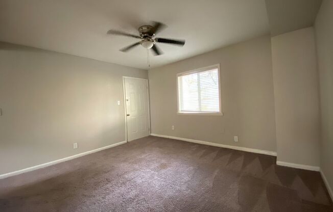 2 beds, 1 bath, 850 sqft, $1,395, Unit 497-D10