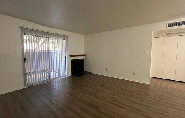 1 bed, 1 bath, 660 sqft, $950, Unit 215