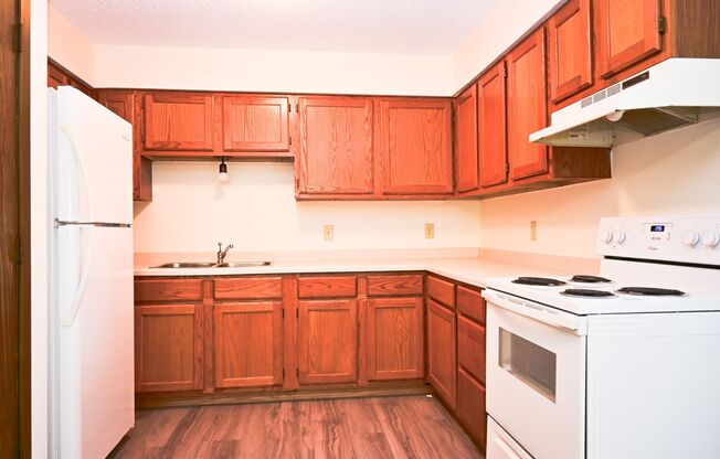 2 beds, 1 bath, 704 sqft, $620, Unit 215