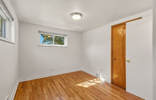 Gorgeous 2 bedroom in Mt. Washington available now!