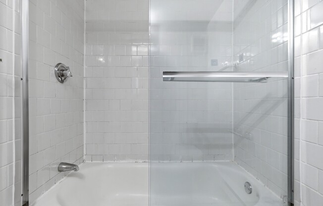 2 beds, 1.5 baths, 647 sqft, $3,600, Unit 6-16