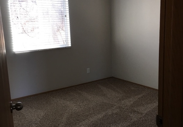 2 beds, 1.5 baths, 764 sqft, $880, Unit 0092