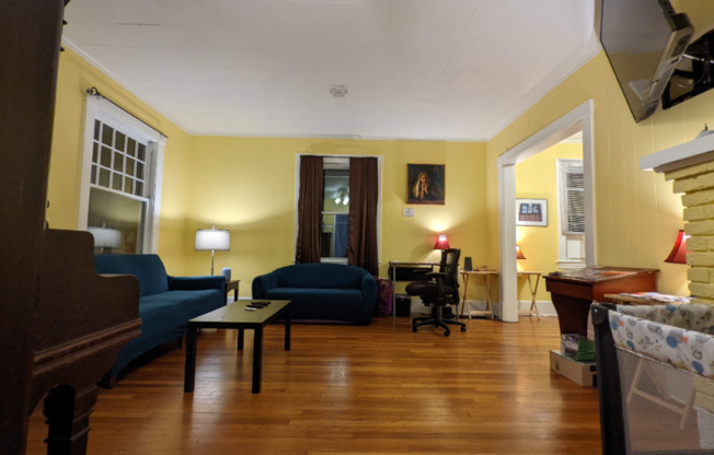28 RAVENSCROFT DR