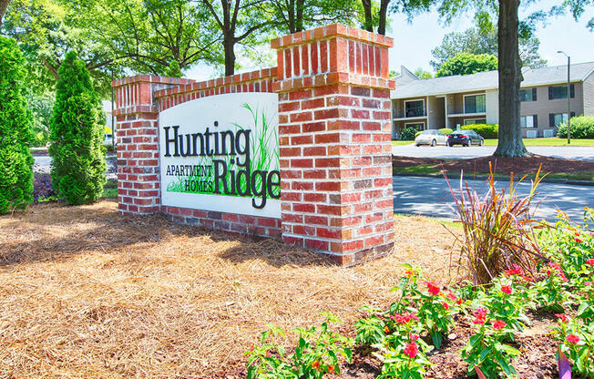 Hunting-Ridge-Apartments_Sign