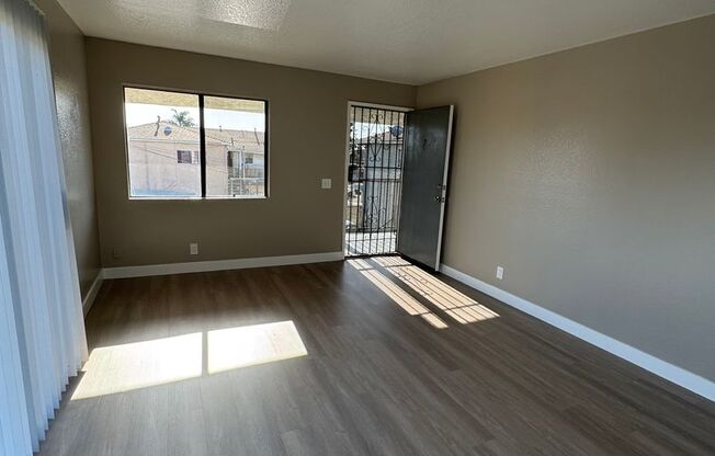 Spacious 1 Bedroom in Inglewood !!! - $1,750 with Parking !!!!