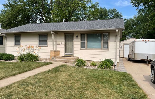 4 beds, 2 baths, $1,950