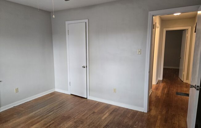 2 beds, 1 bath, $1,295