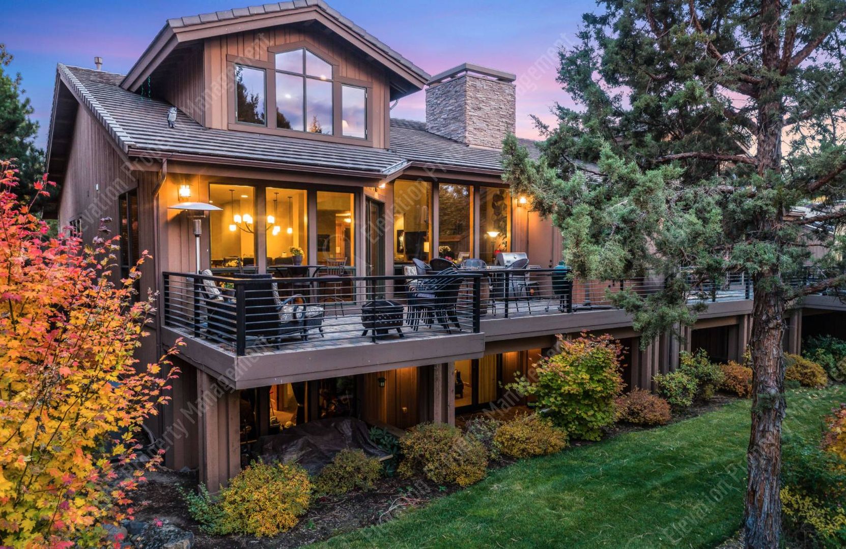 Spacious Luxury Townhome on the Scenic Deschutes River Near Downtown
