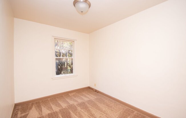1 bed, 1 bath, 560 sqft, $855, Unit 55-21
