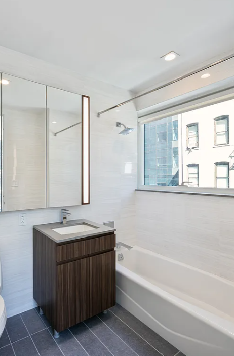 532 W 28 ST
