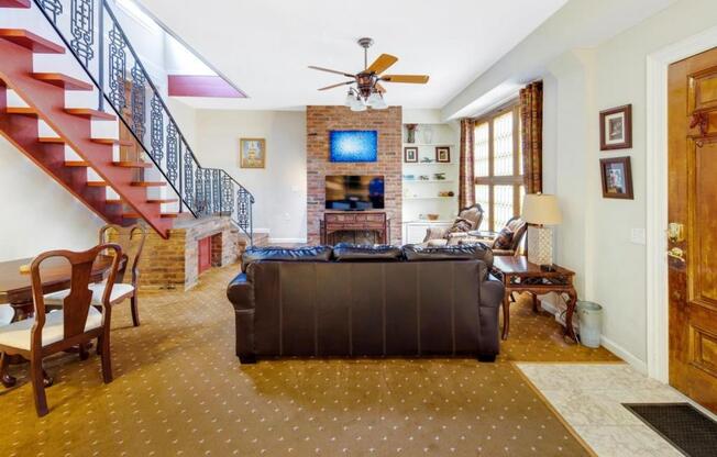 2 beds, 1 bath, 1,000 sqft, $5,250