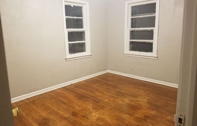 3 beds, 1 bath, $975