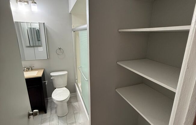 Studio, 1 bath, 600 sqft, $1,300, Unit 207