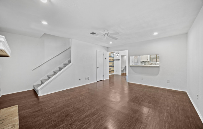 802 BANISTER LN